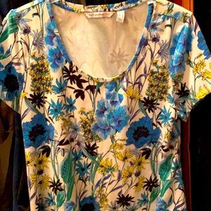 Beautiful top size small.